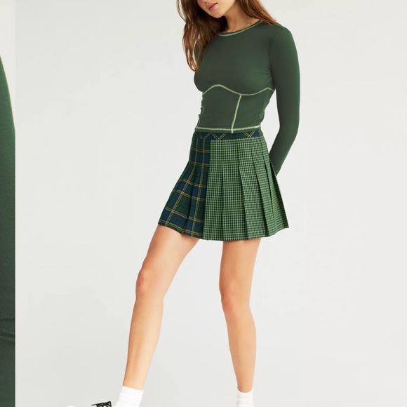 New with tags Aritzia Sunday Best
DOVE LONG SLEEVE - Picture 4 of 9